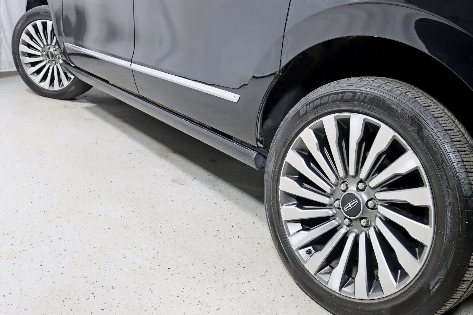 Used 2018 Lincoln Navigator L Reserve w/ Technology Package AWD/4WD image 13