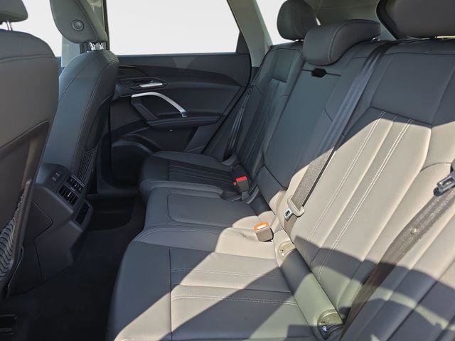 Certified 2025 Audi Q5 Premium w/ Convenience Package AWD/4WD image 17