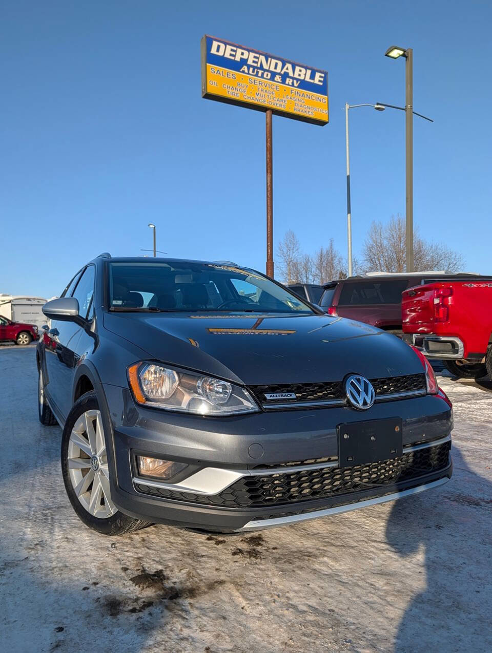 Used 2017 Volkswagen Golf Alltrack SE AWD/4WD image 1