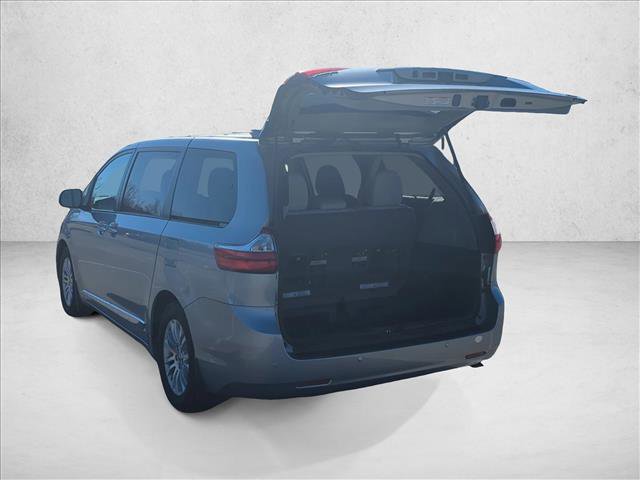 Used 2015 Toyota Sienna XLE image 7