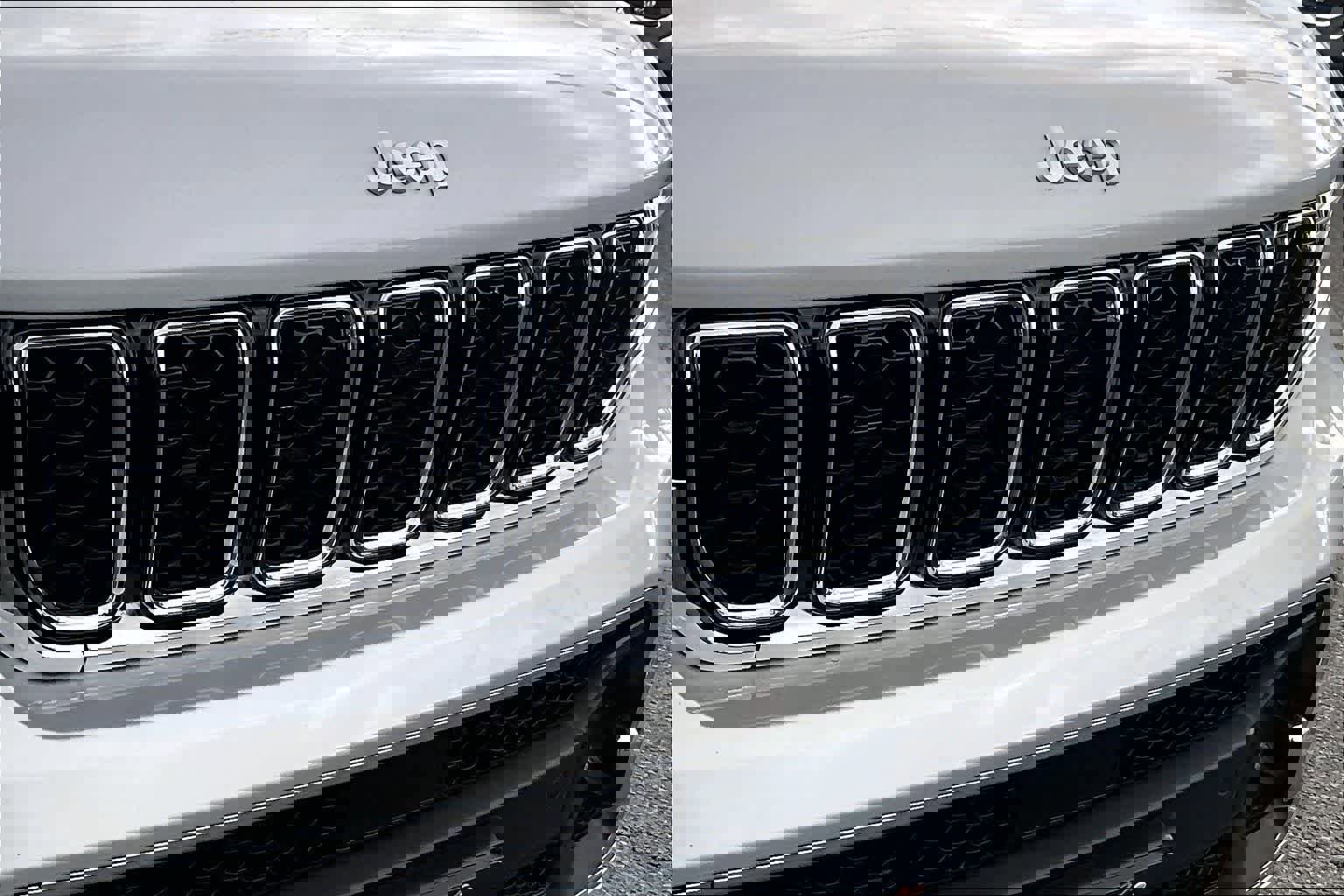 Used 2024 Jeep Grand Cherokee Overland image 33