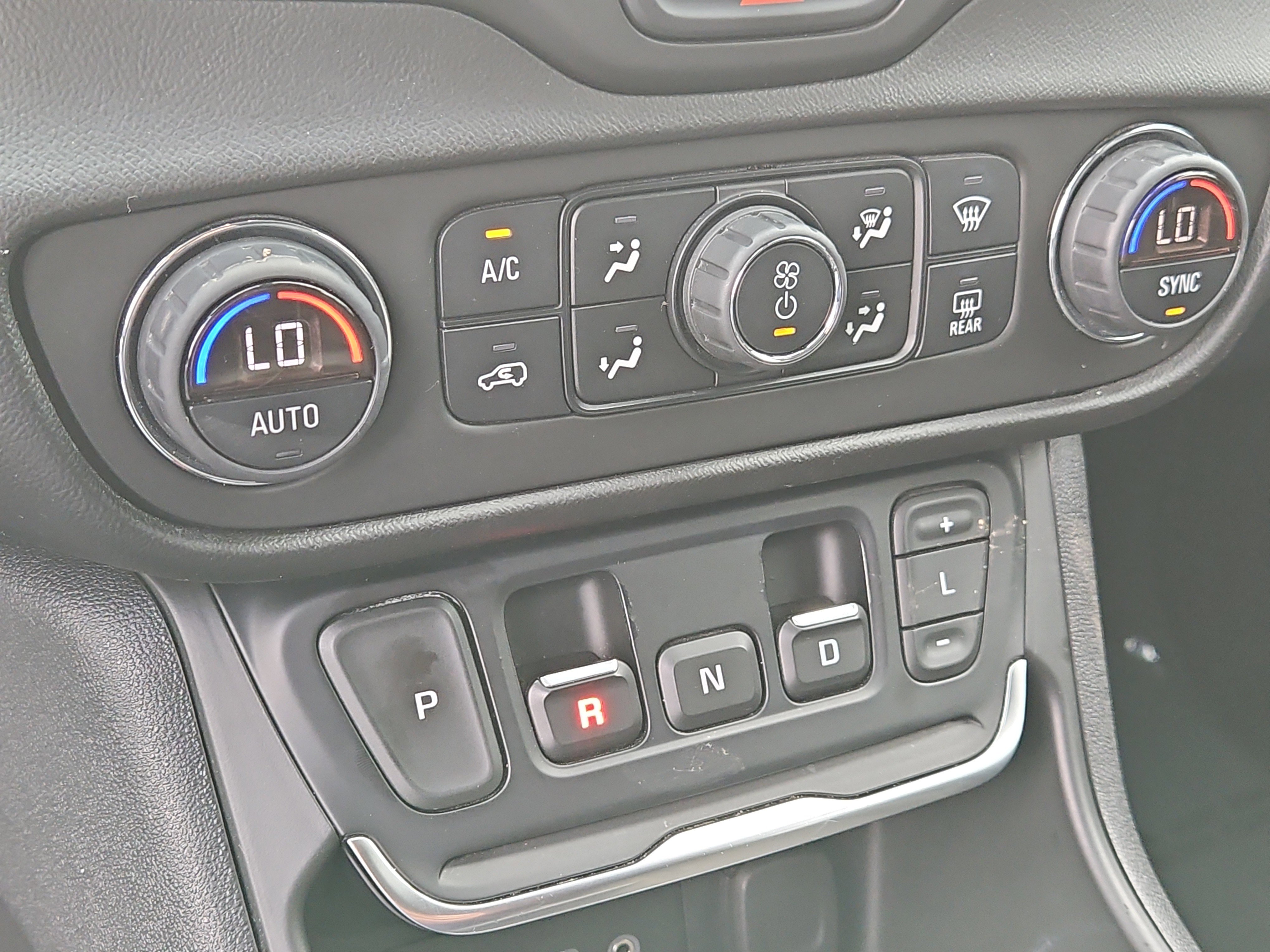 Used 2020 GMC Terrain SLE w/ Driver Convenience Package image 23