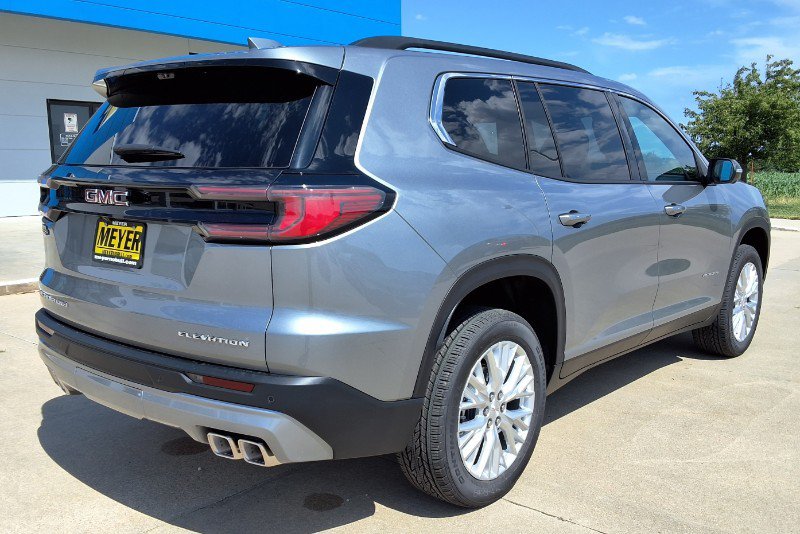 New 2026 GMC Acadia Elevation w/ Elevation Premium Package AWD/4WD image 8