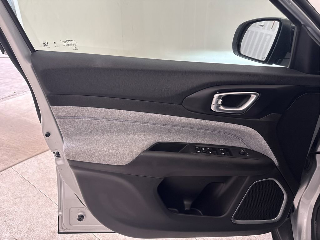 Used 2025 Jeep Compass Latitude image 26