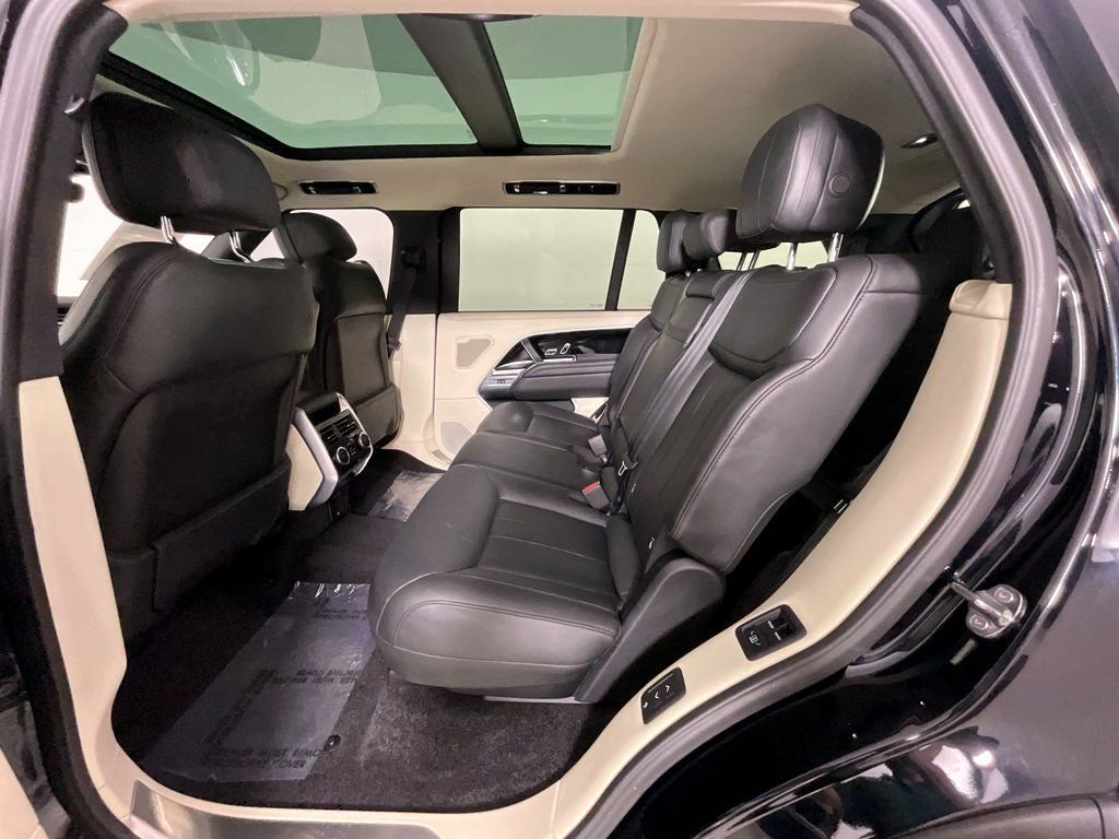 Used 2024 Land Rover Range Rover Long Wheelbase SE image 26