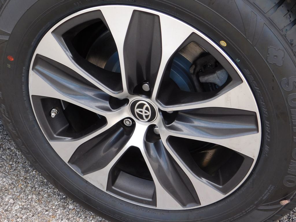 Used 2020 Toyota Highlander XLE image 10