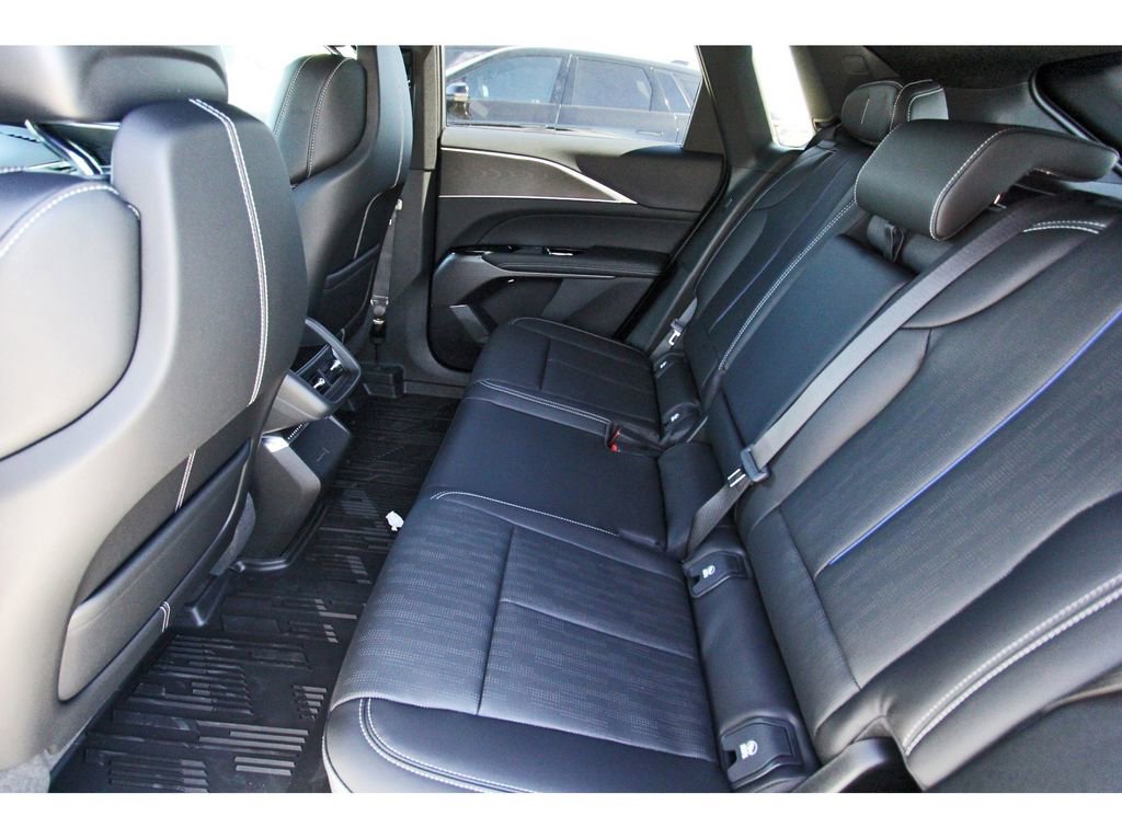 New 2026 Cadillac Lyriq Luxury image 7