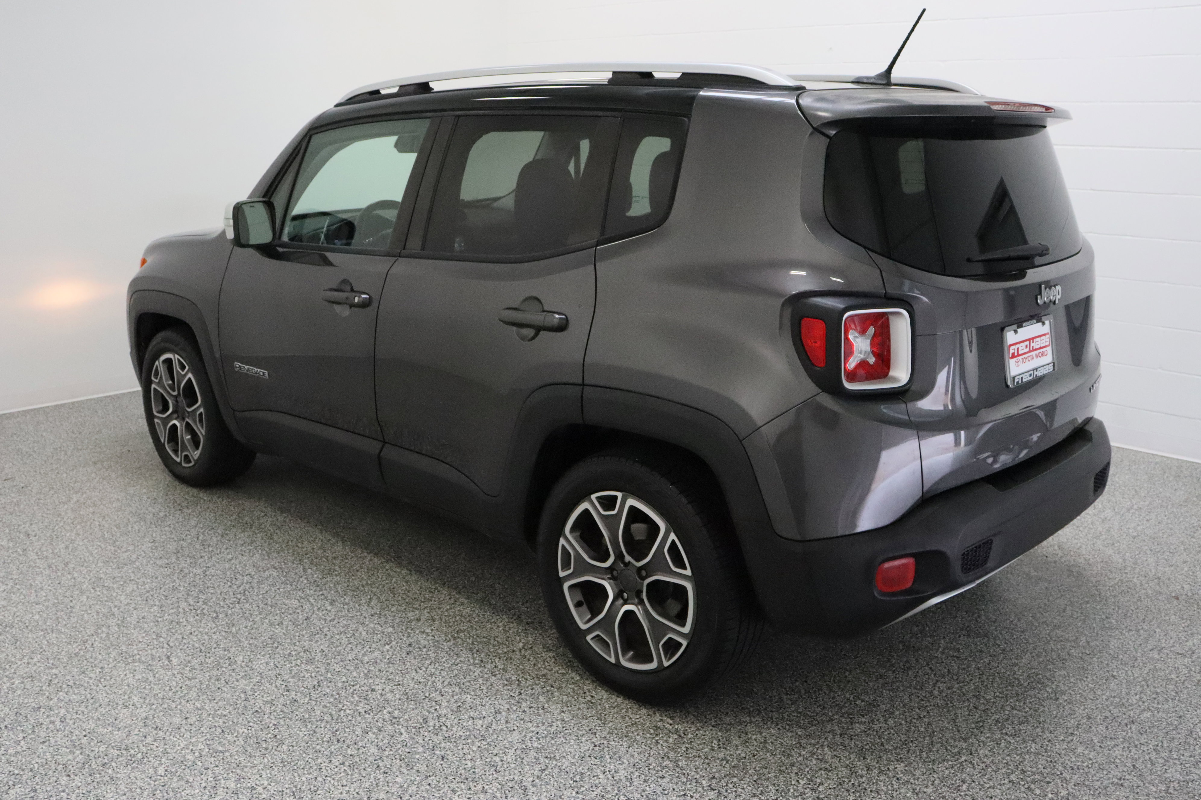 Used 2016 Jeep Renegade Limited FWD image 9