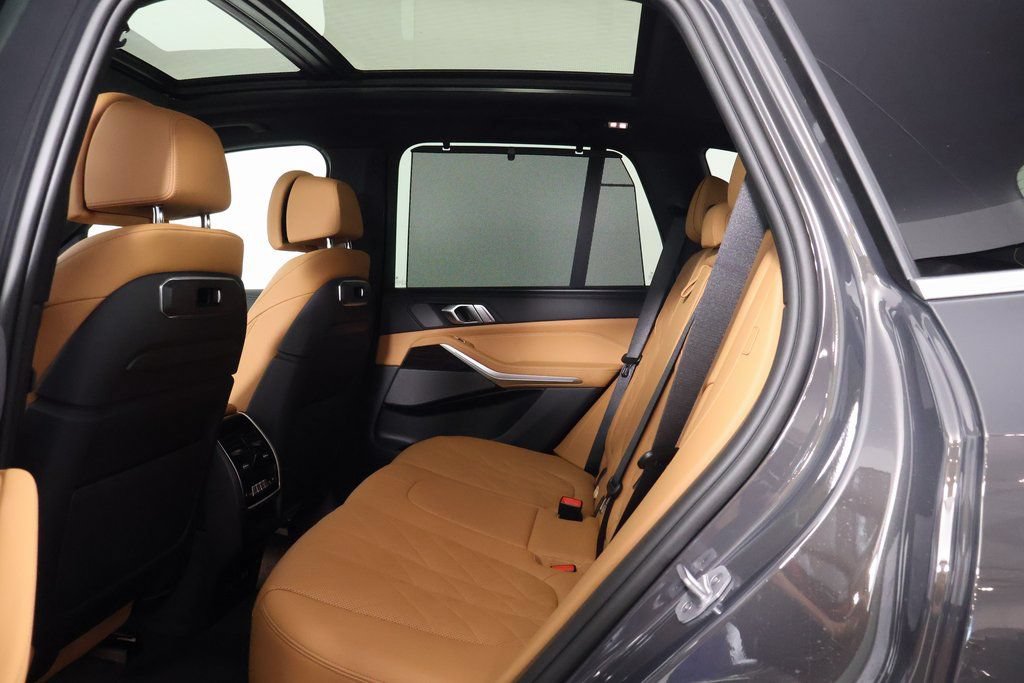 New 2026 BMW X5 xDrive50e w/ Executive Package AWD/4WD image 6