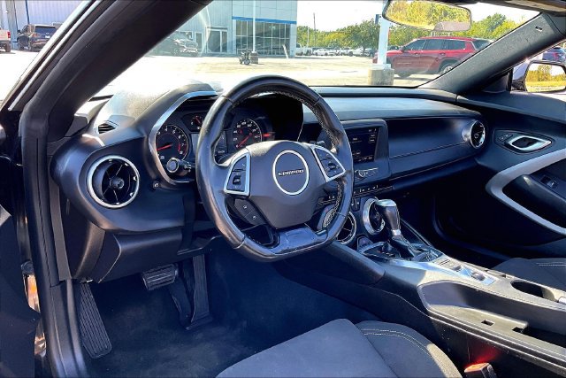 Used 2022 Chevrolet Camaro LT RWD image 17