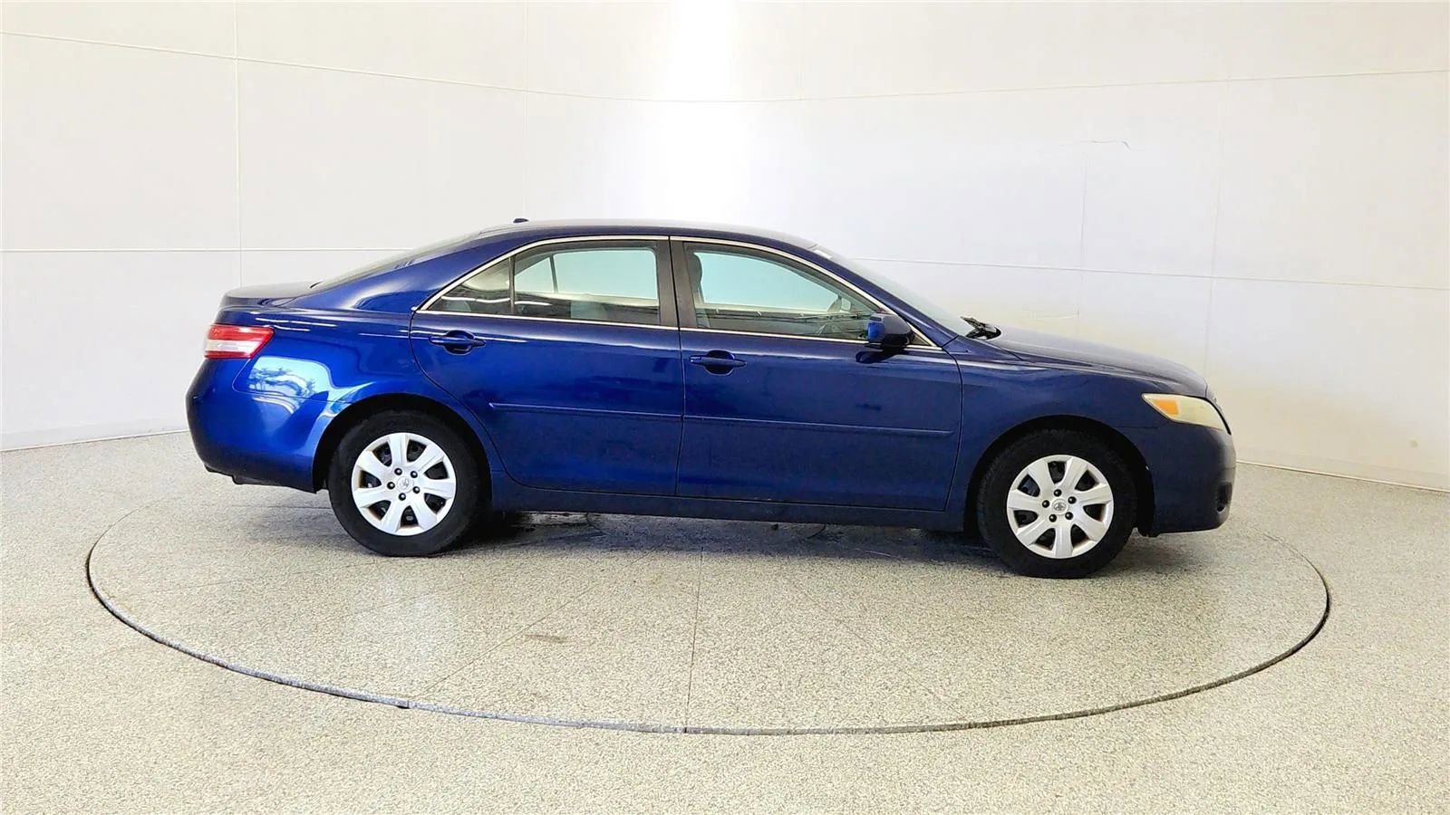 Used 2010 Toyota Camry SE FWD image 8