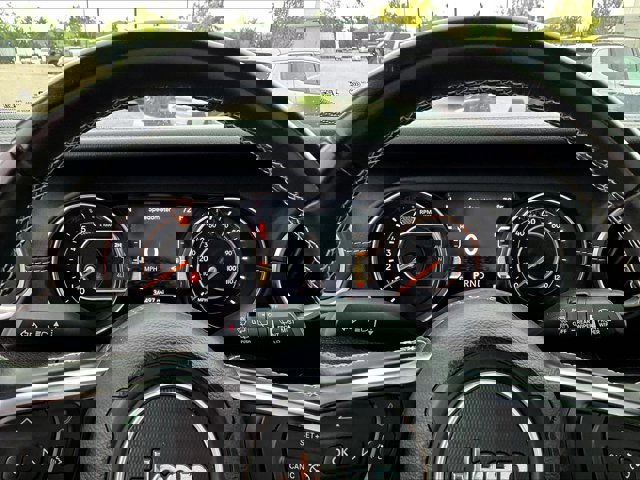 Used 2020 Jeep Wrangler Unlimited Sahara image 20