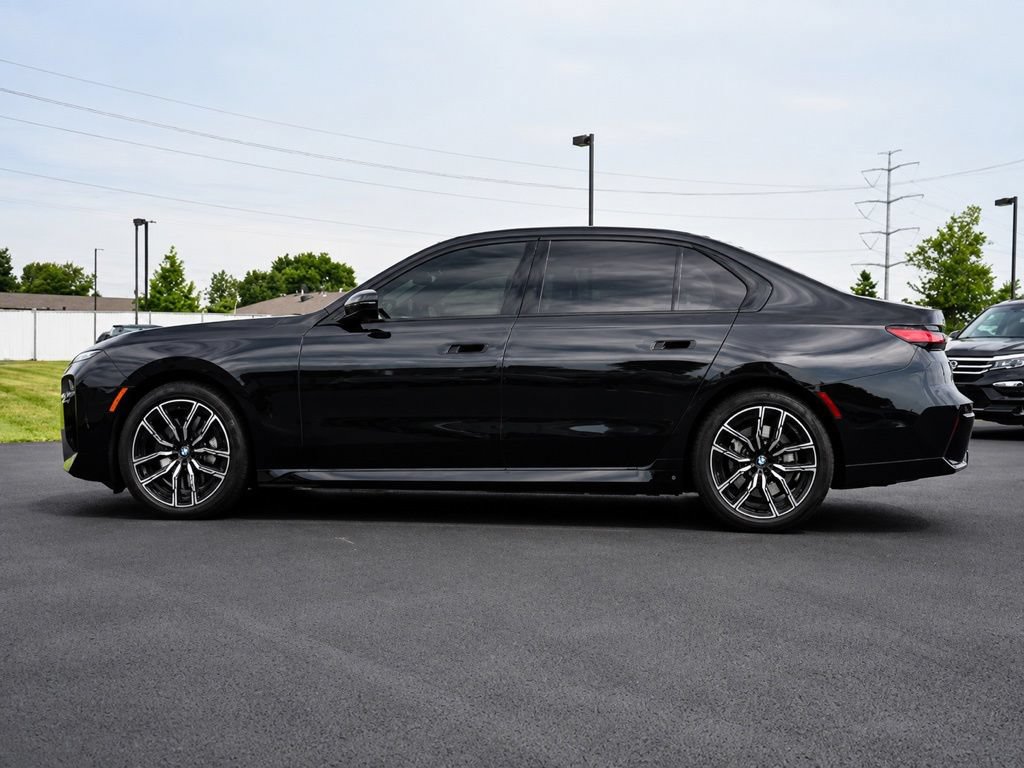Used 2025 BMW 740i xDrive w/ Executive Package AWD/4WD image 4