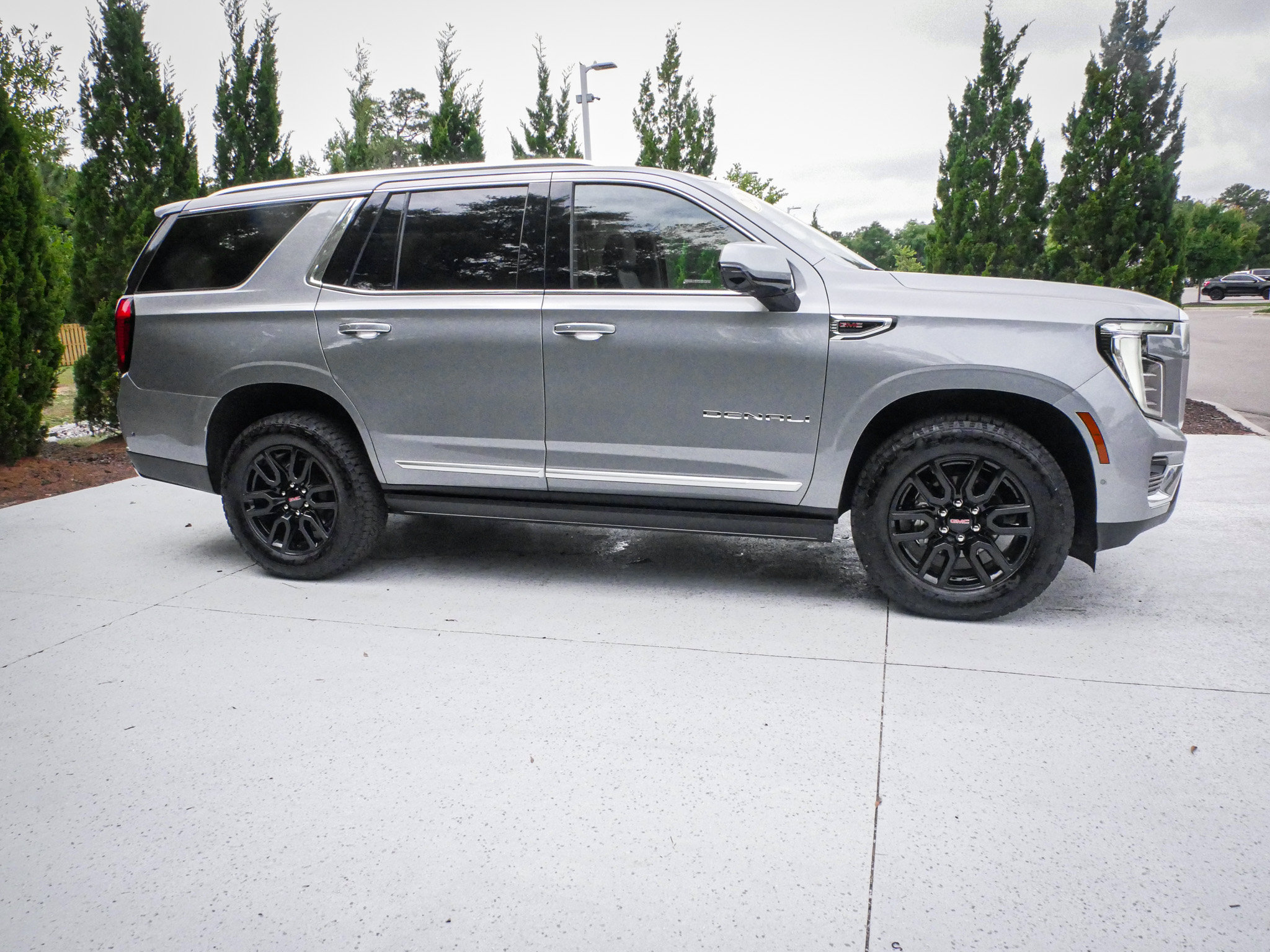 Used 2026 GMC Yukon Denali w/ Sun & Power Step Package AWD/4WD image 11