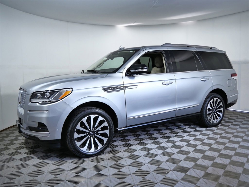 Used 2022 Lincoln Navigator Reserve image 5