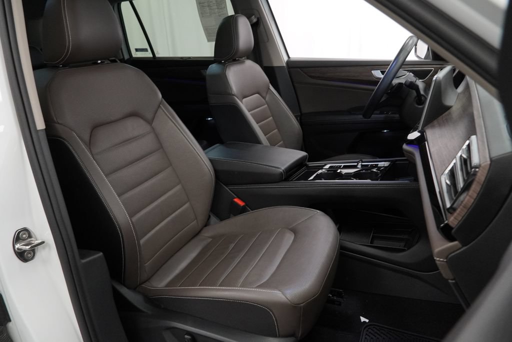 Used 2024 Volkswagen Atlas SEL AWD/4WD image 33