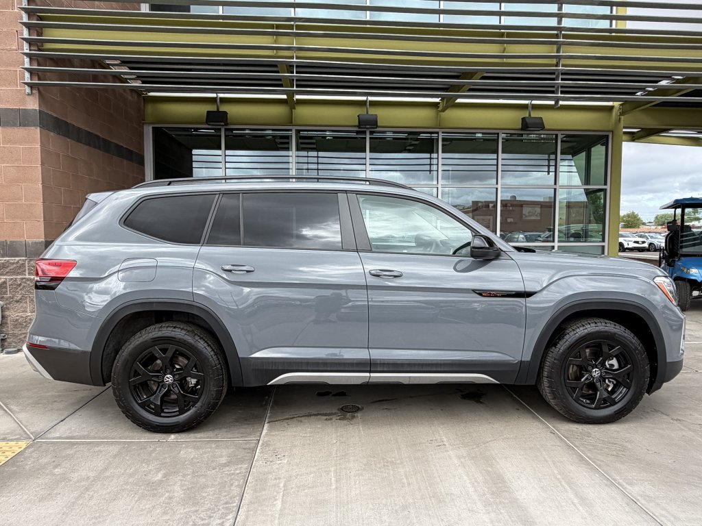 Used 2024 Volkswagen Atlas Peak Edition SE AWD/4WD image 9