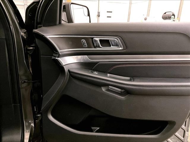 Used 2018 Ford Explorer Sport AWD/4WD image 23
