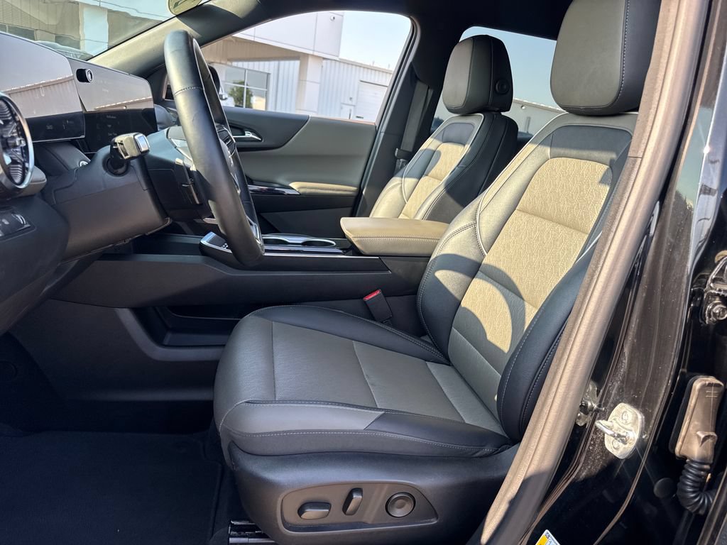 Used 2025 Chevrolet Equinox LT w/ Convenience Package II FWD image 16