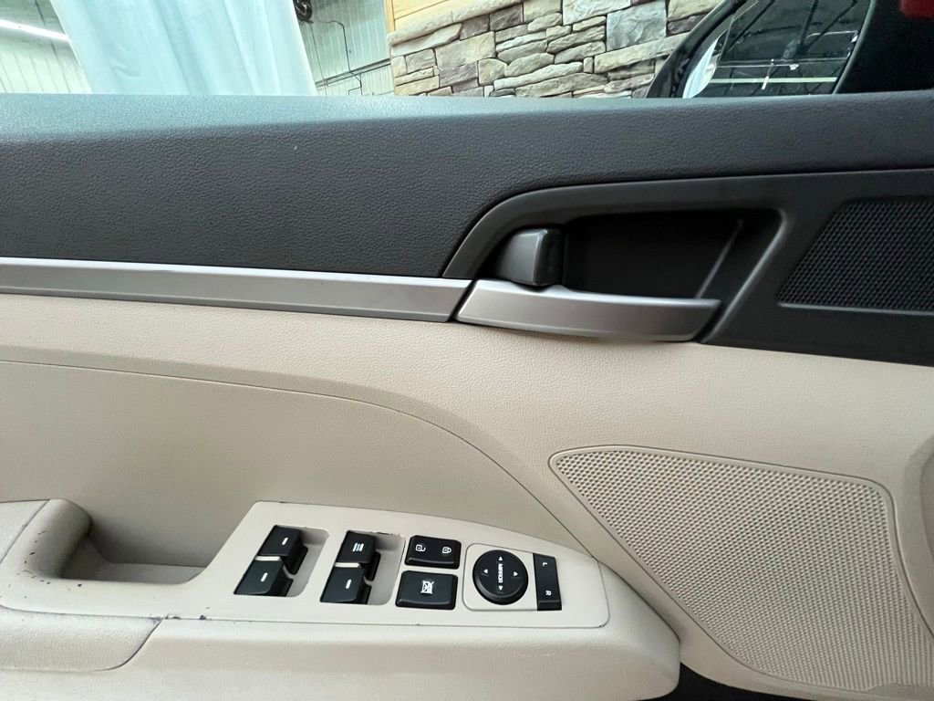 Used 2018 Hyundai Elantra SE FWD image 15