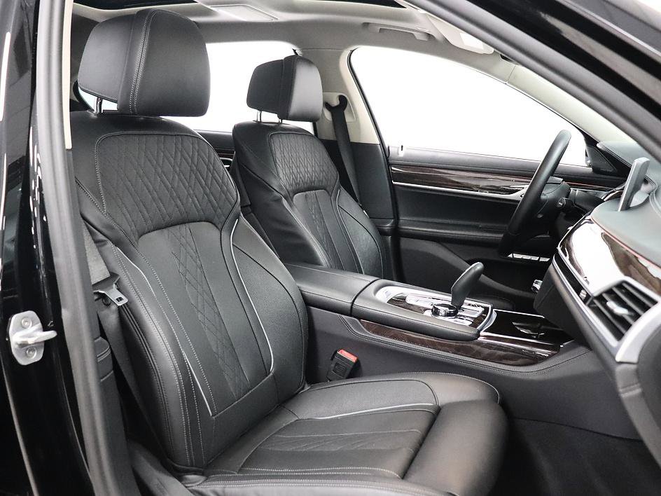 Used 2017 BMW 750i RWD image 12