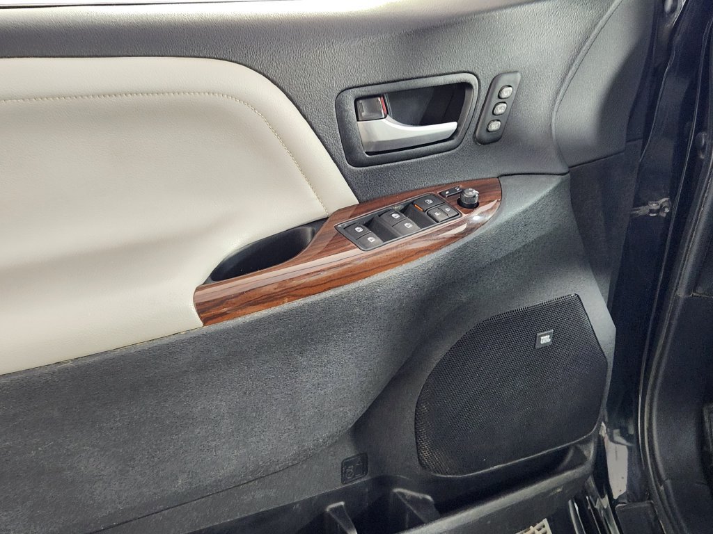 Used 2015 Toyota Sienna Limited Premium AWD/4WD image 17
