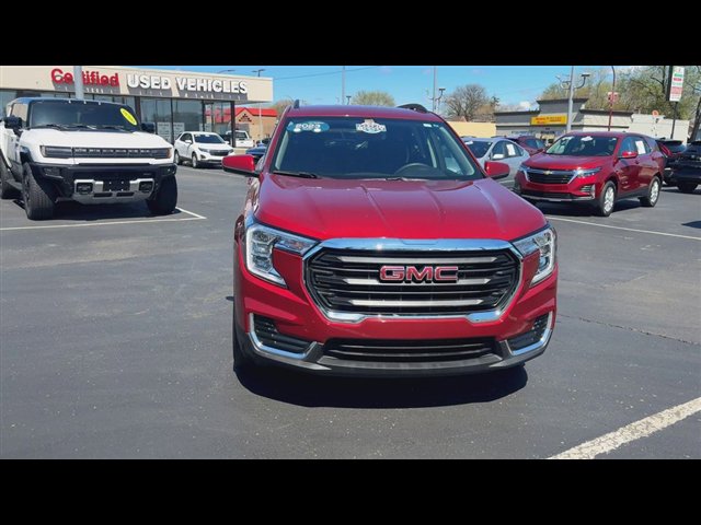 Certified 2023 GMC Terrain SLE w/ Driver Convenience Package FWD image 3