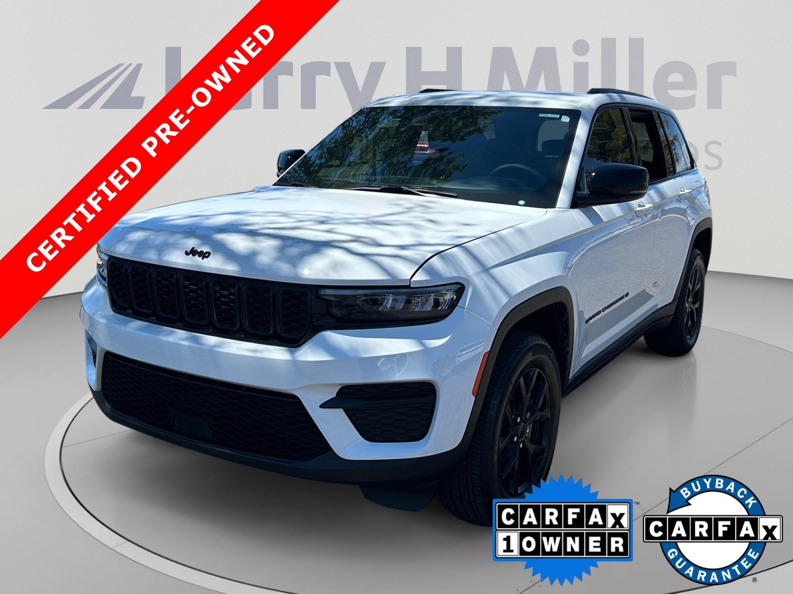 Used 2025 Jeep Grand Cherokee Altitude AWD/4WD image 1
