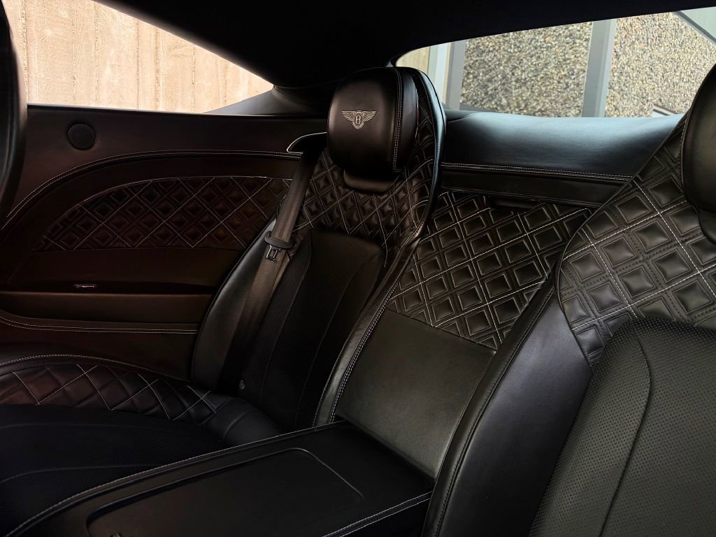 Used 2020 Bentley Continental GT V8 image 31