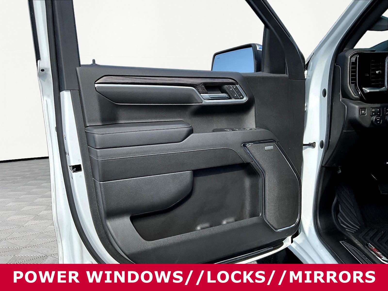 Used 2023 Chevrolet Silverado 1500 LTZ AWD/4WD image 20