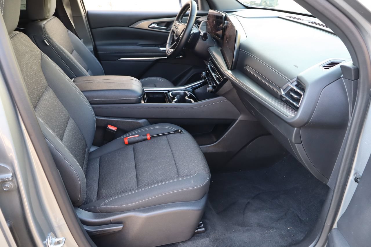Used 2024 Chevrolet Traverse LS w/ Midnight/Sport Edition FWD image 17