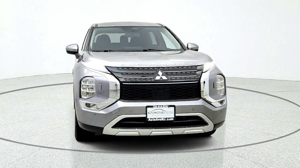 Used 2022 Mitsubishi Outlander SE AWD/4WD image 2