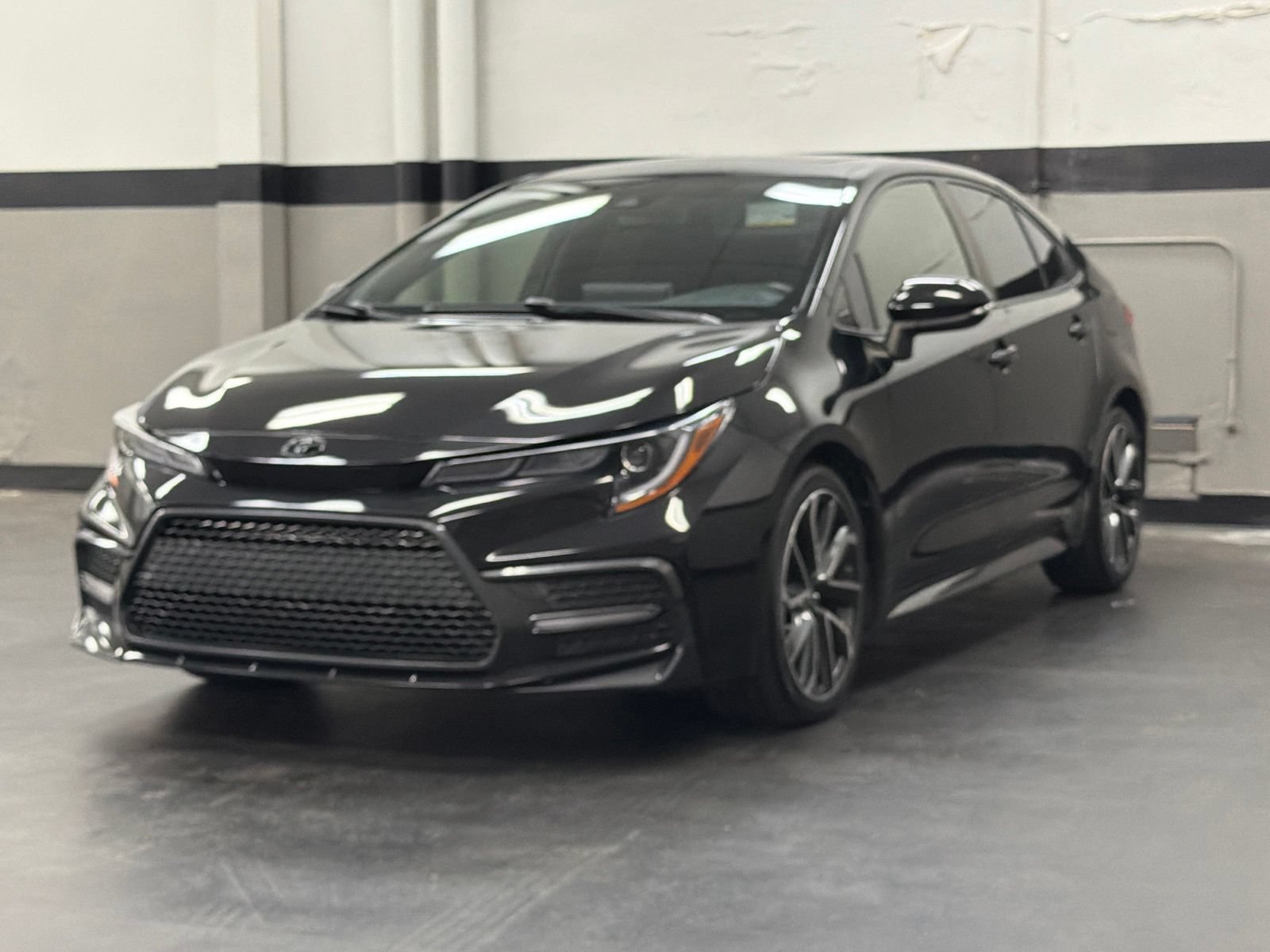 Used 2021 Toyota Corolla SE w/ SE Premium Package FWD image 4