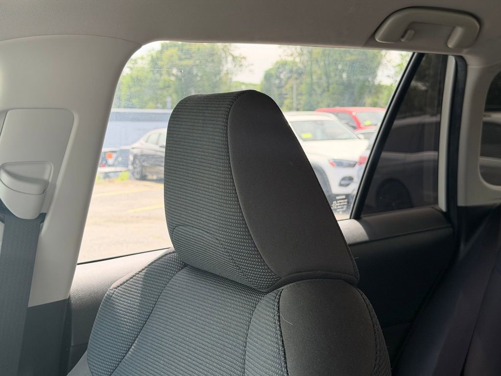 Used 2020 Toyota RAV4 LE AWD/4WD image 25