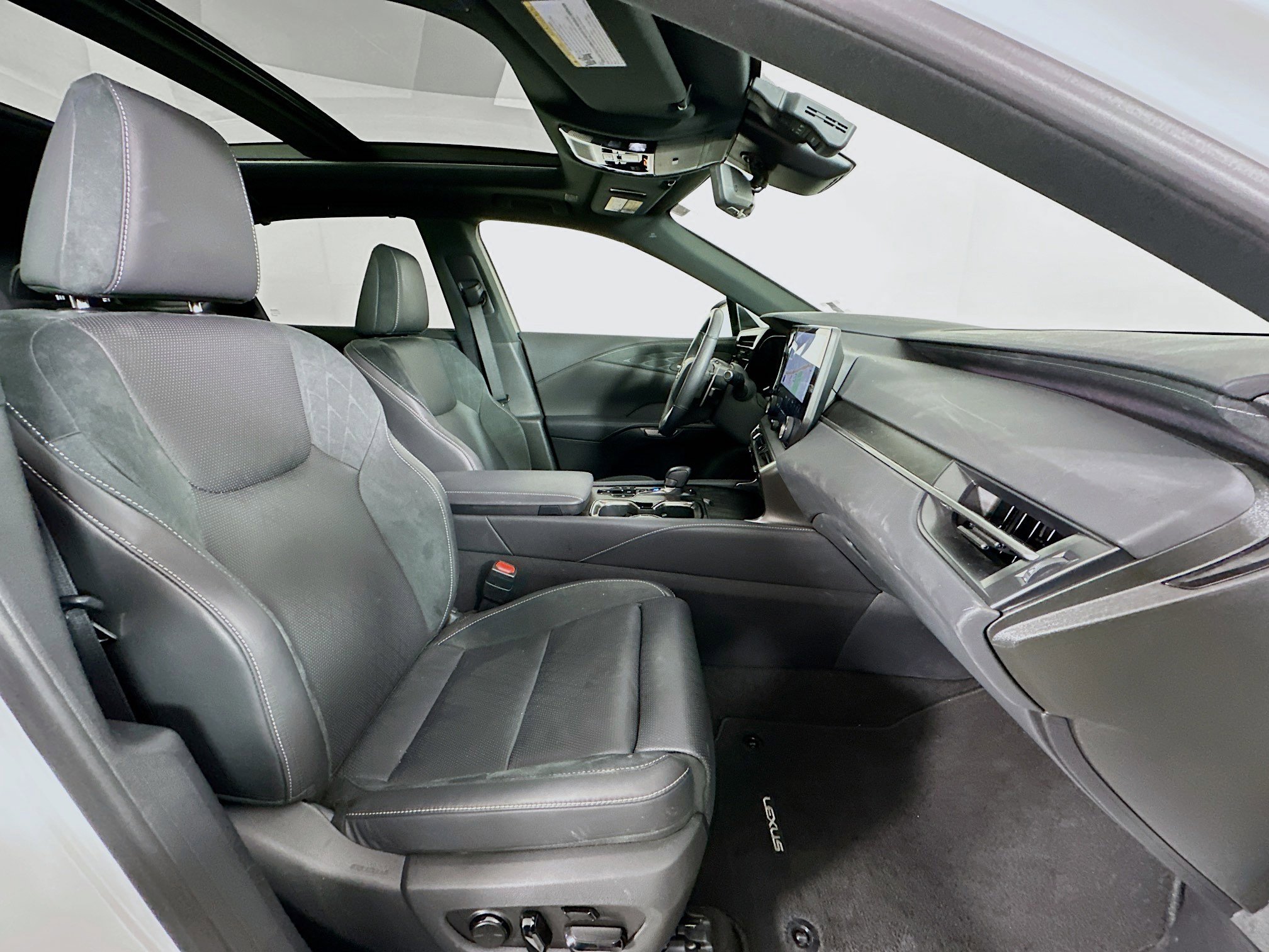 Used 2025 Lexus RX 350 image 32