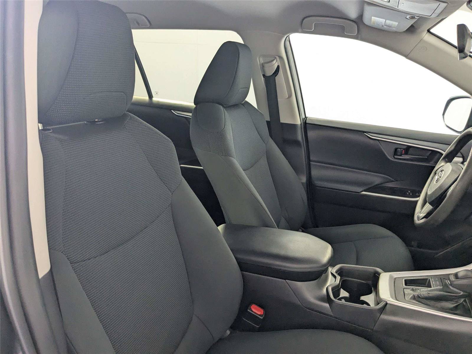Used 2020 Toyota RAV4 LE w/ All Weather Liner Package FWD image 32
