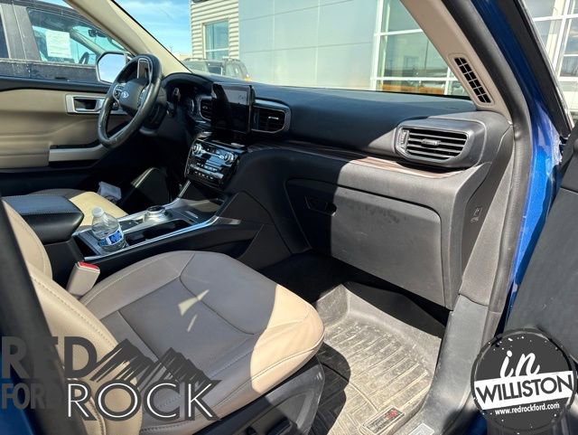 Used 2021 Ford Explorer Limited w/ Equipment Group 301A AWD/4WD image 10
