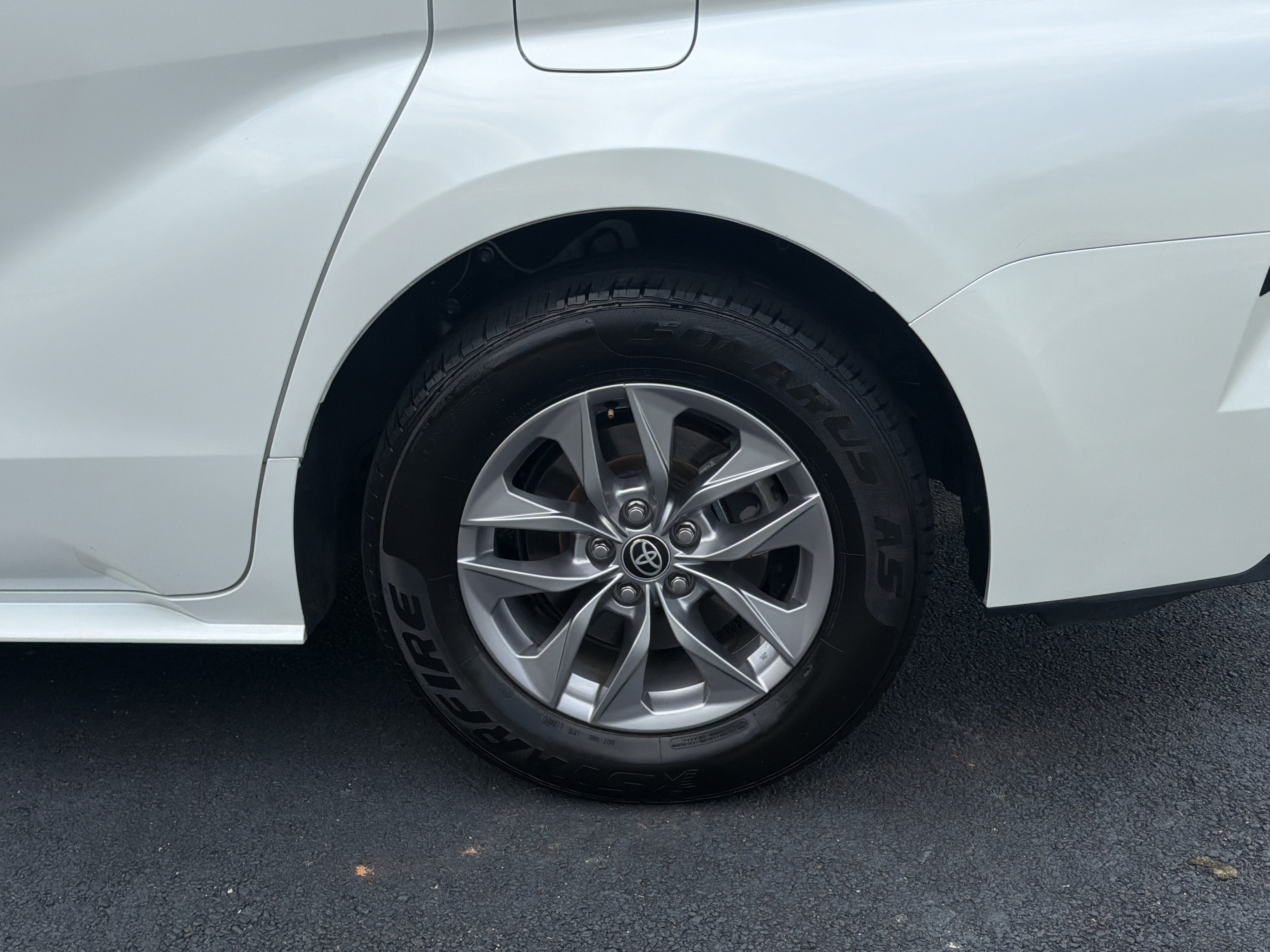 Used 2022 Toyota Sienna XLE FWD image 35