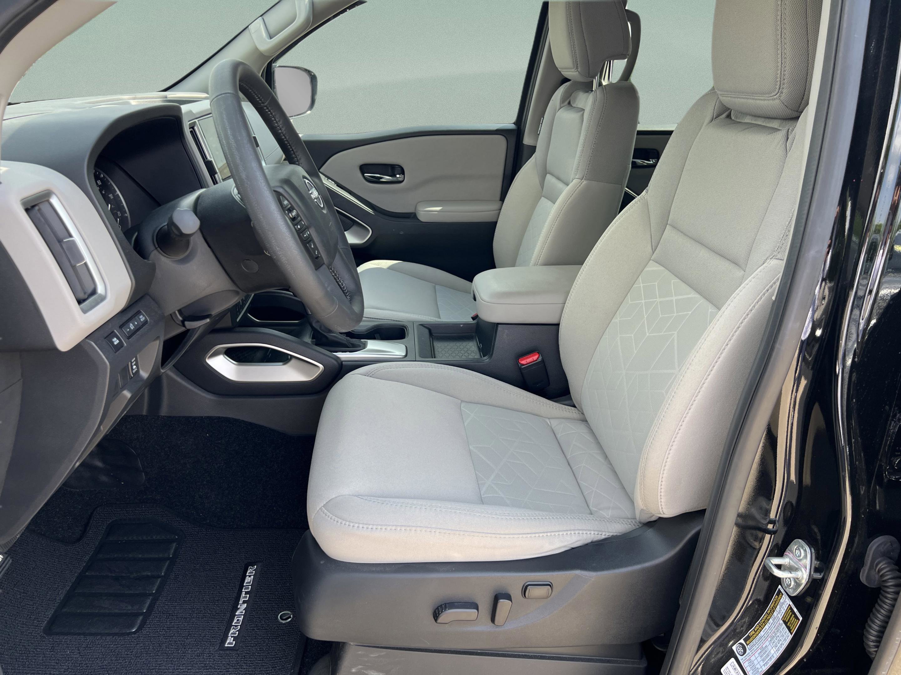 Used 2025 Nissan Frontier SV w/ SV Convenience Package RWD image 21