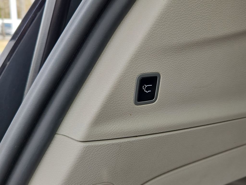 Used 2023 Chrysler Pacifica Touring-L image 31