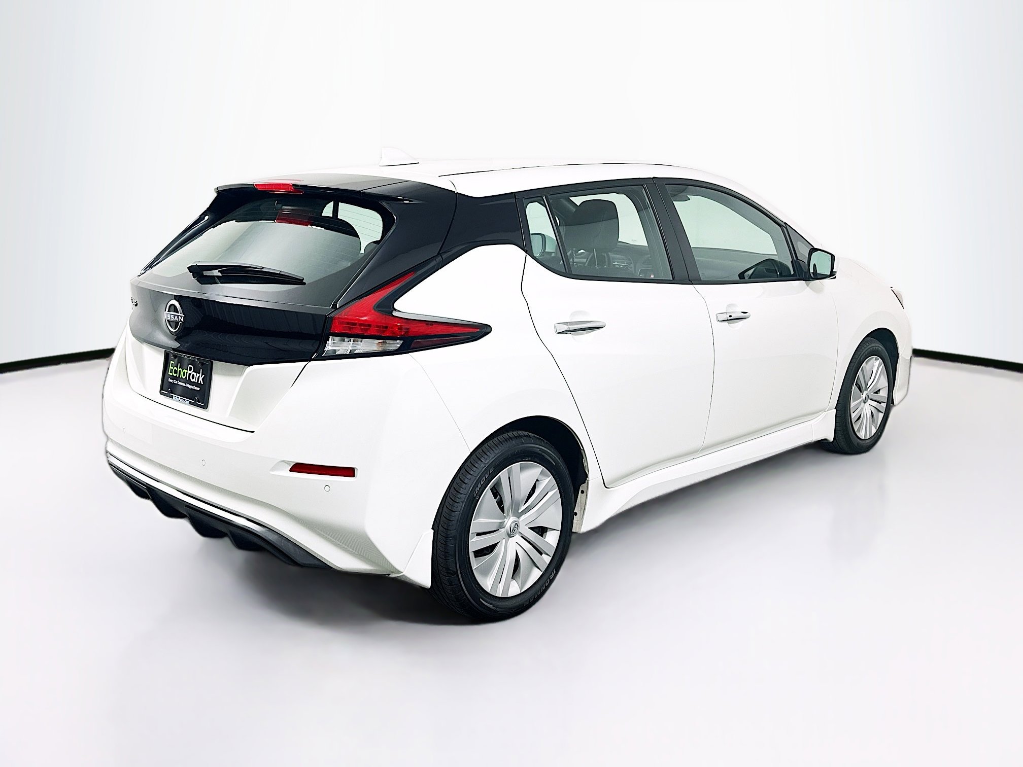 Used 2025 Nissan Leaf S image 9