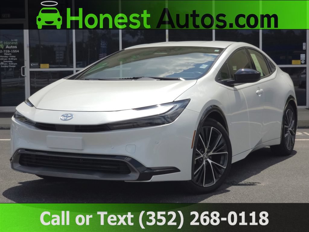 Used 2024 Toyota Prius XLE FWD image 1