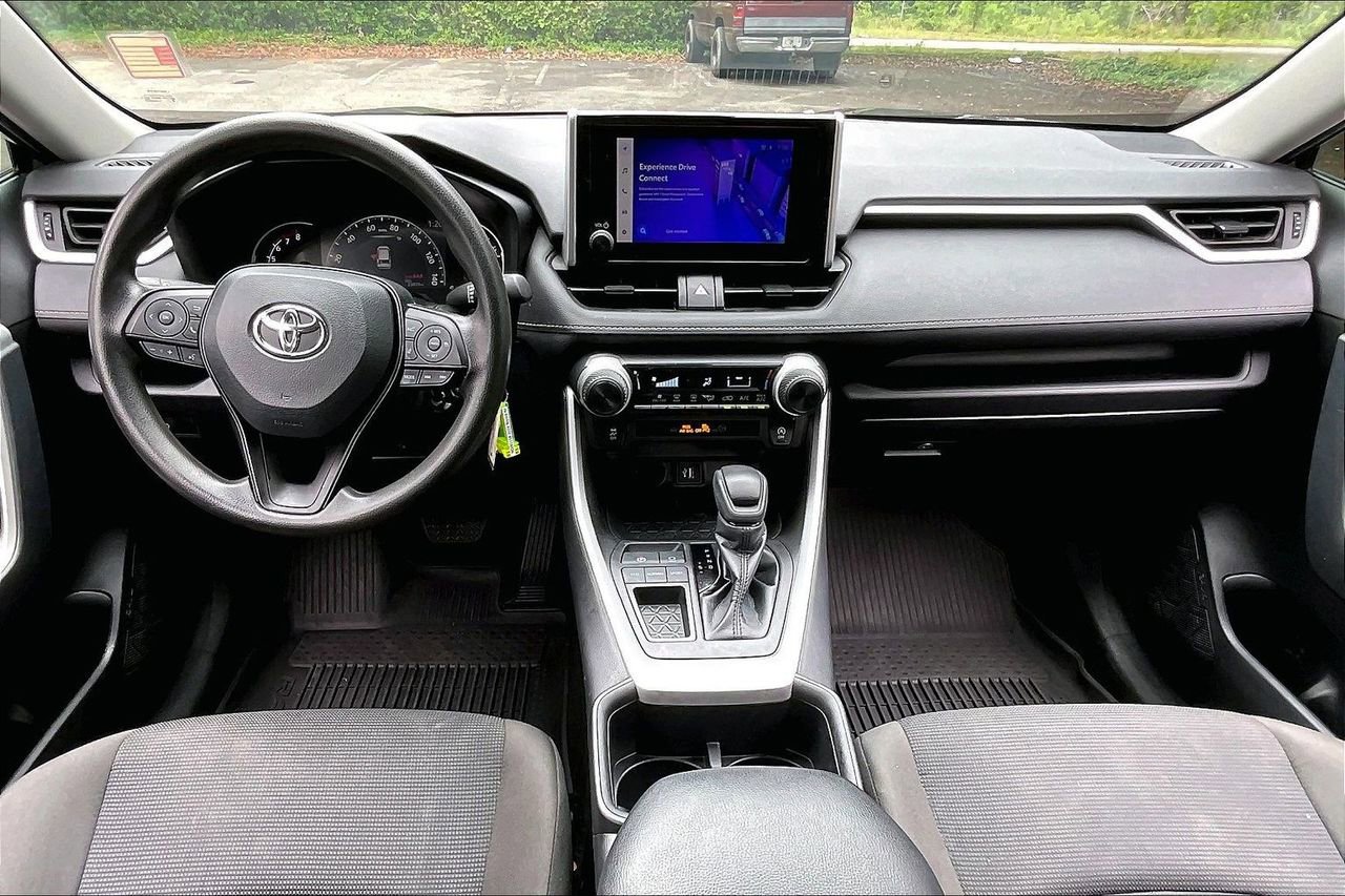 Used 2024 Toyota RAV4 LE FWD image 7