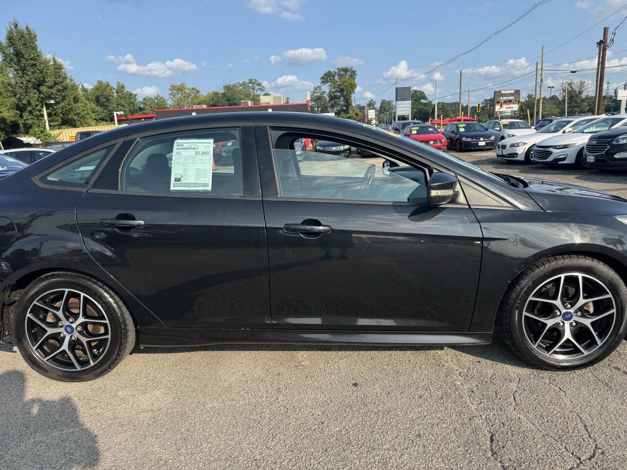 Used 2015 Ford Focus SE w/ SE Sport Package FWD image 5