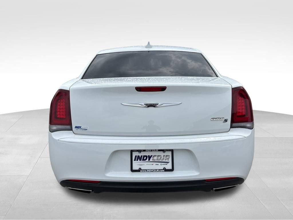 Used 2019 Chrysler 300 S RWD image 5