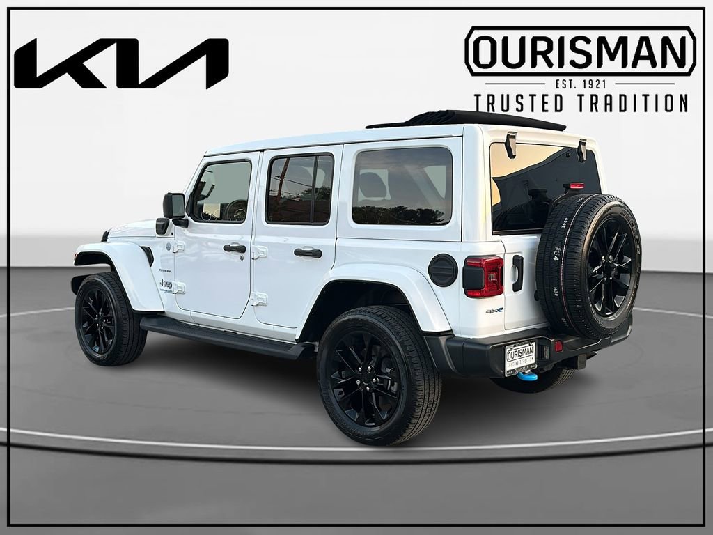 Used 2022 Jeep Wrangler Unlimited Sahara AWD/4WD image 3