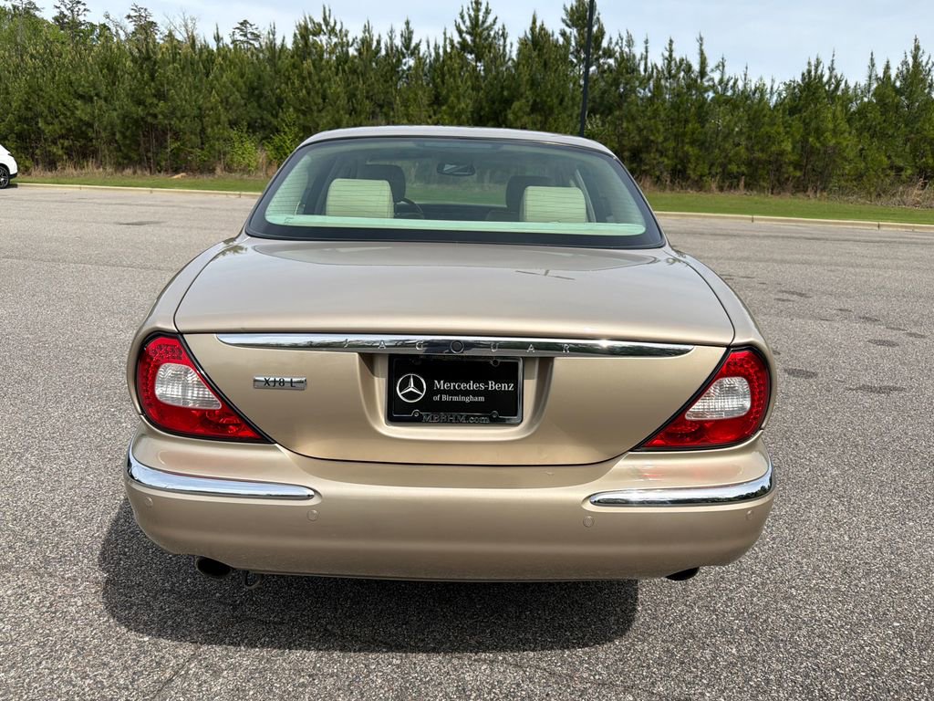 Used 2005 Jaguar XJ8 image 14