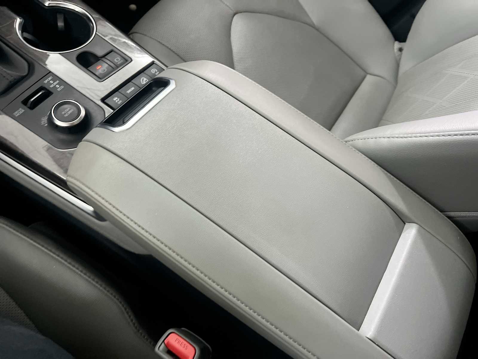 Used 2020 Toyota Highlander Platinum AWD/4WD image 29