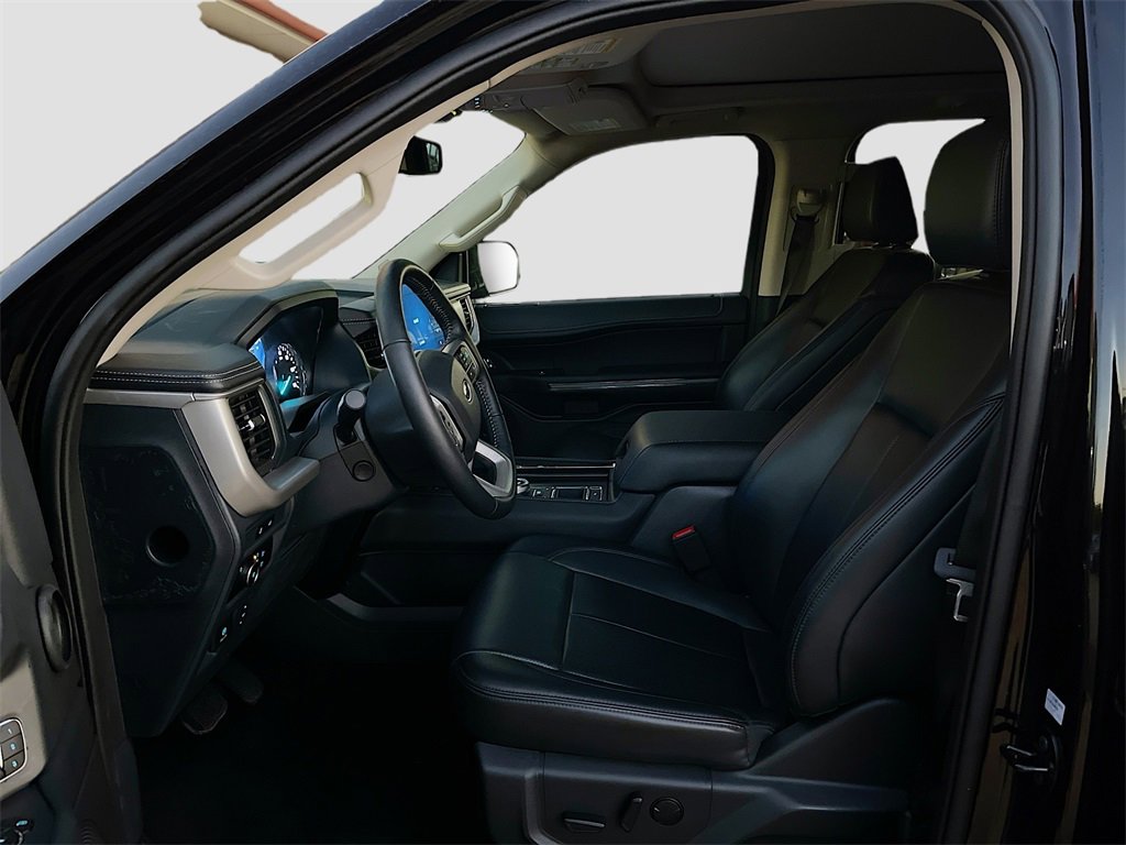 Used 2024 Ford Expedition XLT image 11
