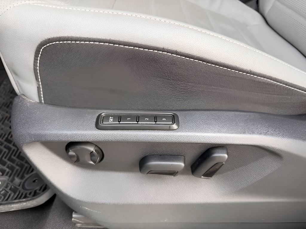 Used 2024 Volkswagen Atlas Cross Sport SEL R-Line image 10